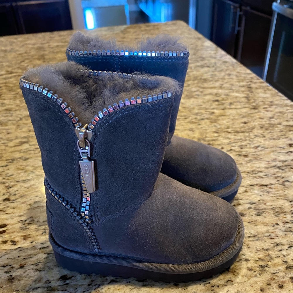 Toddler girl size 6 UGGs